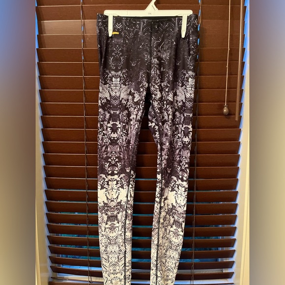 Lole leggings size xs.  Would also fit a s. - Picture 2 of 4
